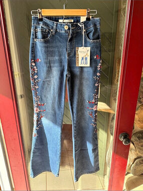 9th & Main Bootcut Floral Jeans Waist 10 NWT